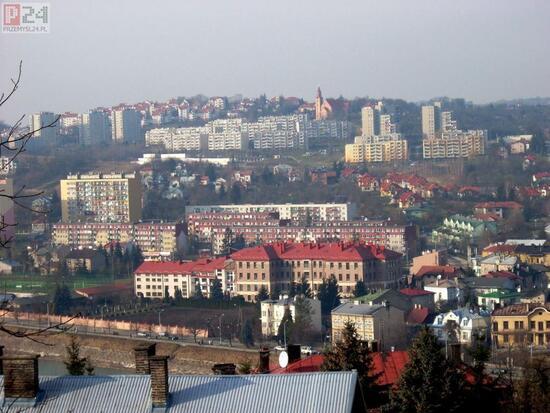 Widok zim na miasto