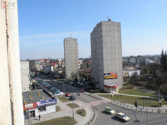 Widok zim na miasto
