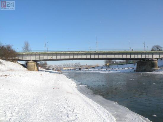 film zimowy san jest na stronie