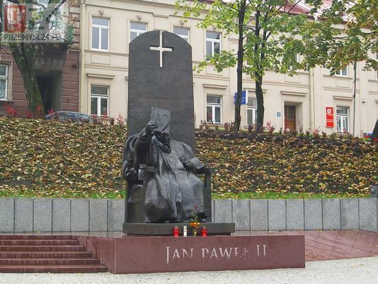 Pomnik JP II