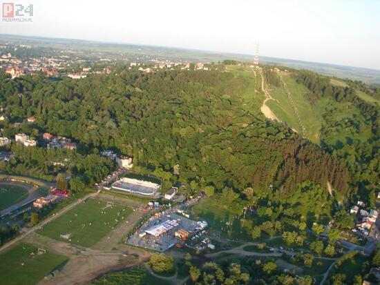 widok na stok narciarski z stadion Polonii