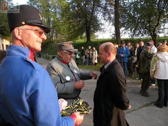 Szwejk odznacza medalami zas�u�onych  na Forcie  XII - Werner