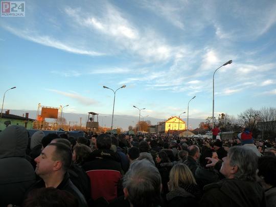 Tum ludzi na rekonstrukcji w Przemylu 28.02.2010