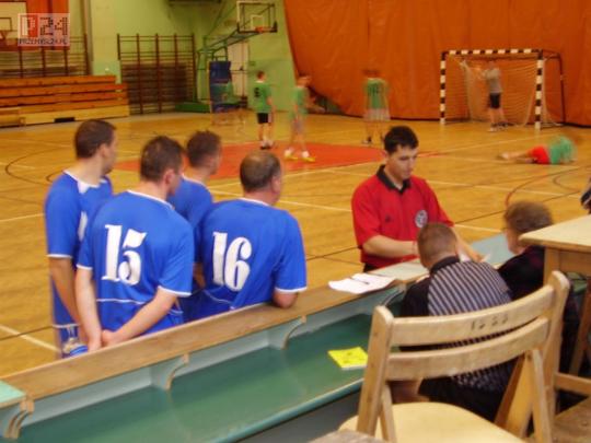 Czterech na jednego?